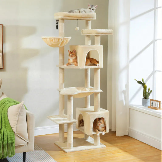 Arbre à chat pour gros chat beige dans un salon