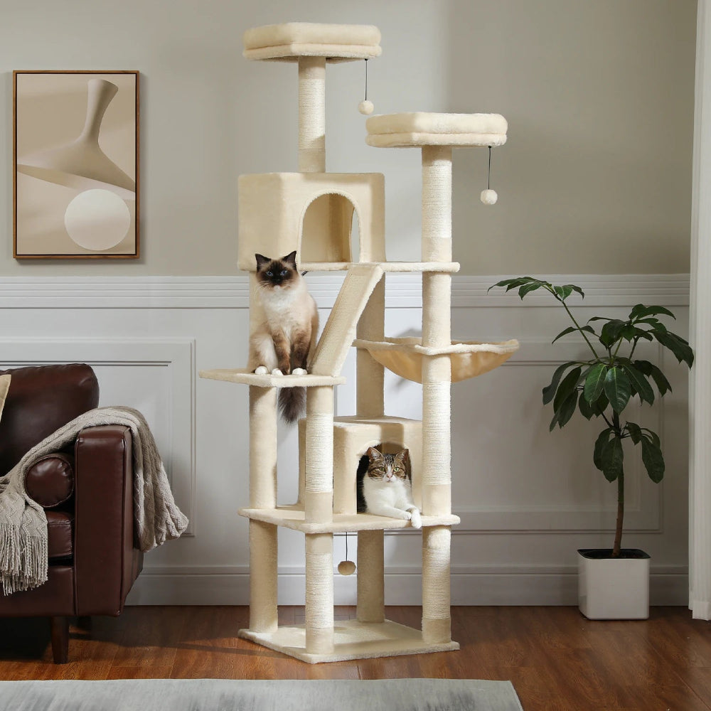 Arbre à chat XXL beige dans un salon