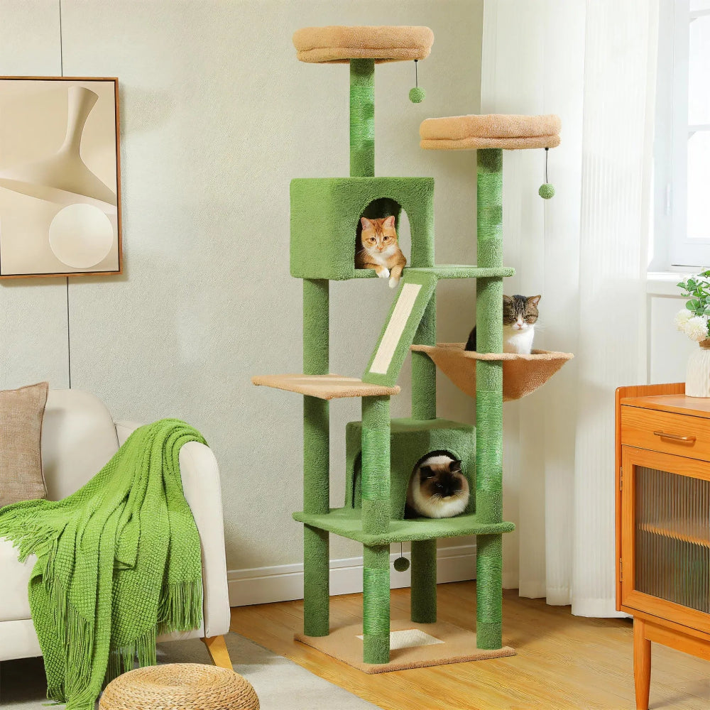 Arbre à chat XXL vert dans un salon