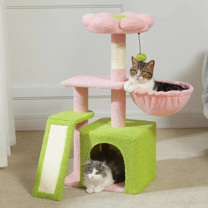 Petit arbre à chat rose dans un salon